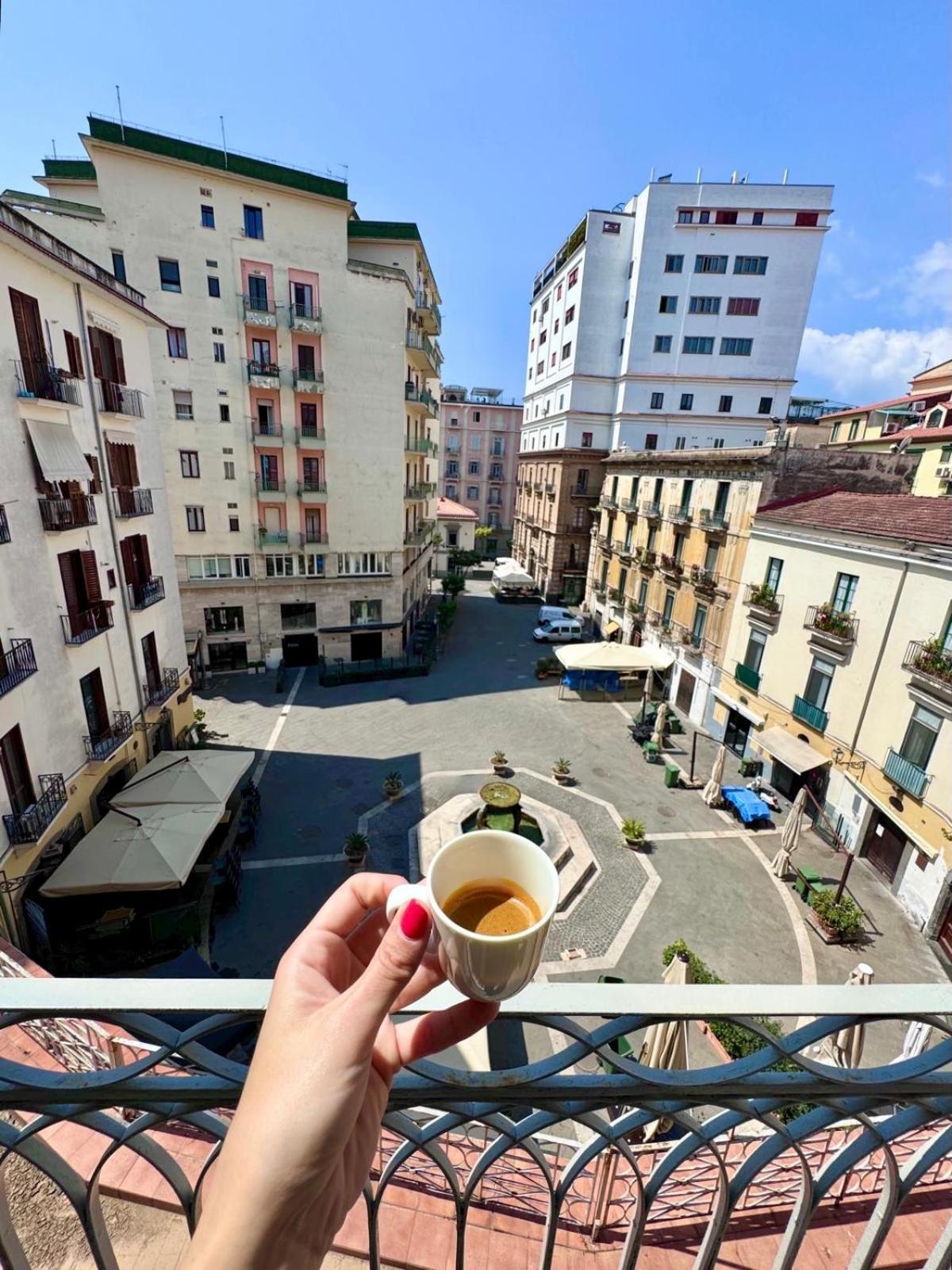 Home To Salerno B&B Bagian luar foto