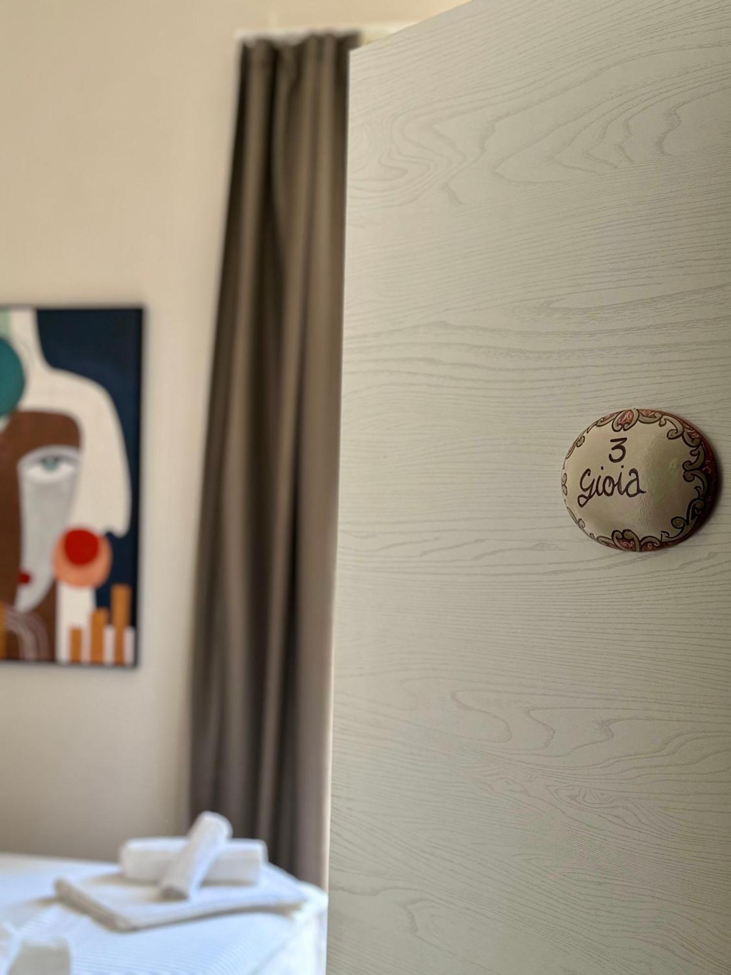 Home To Salerno B&B Bagian luar foto