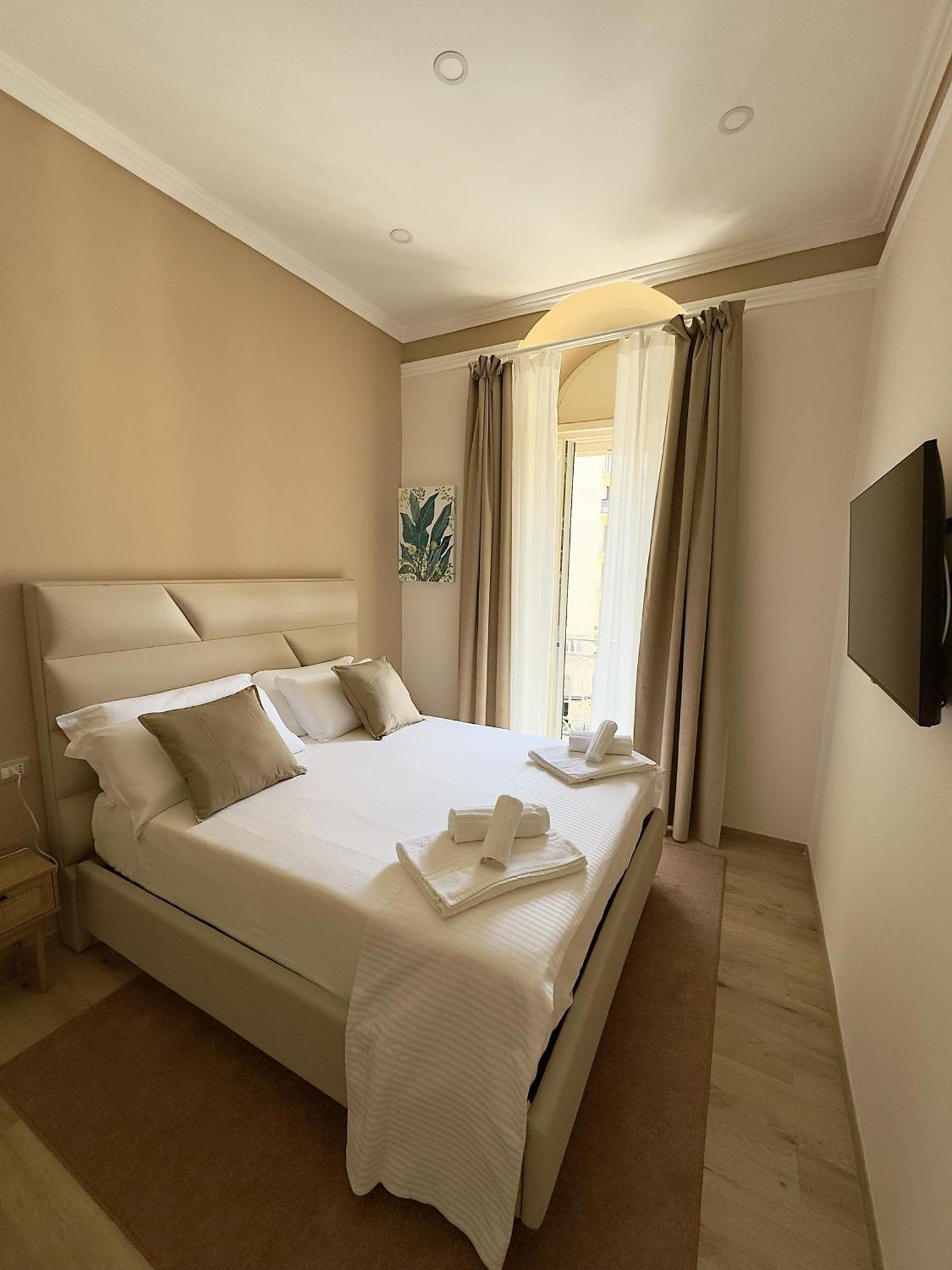 Home To Salerno B&B Bagian luar foto