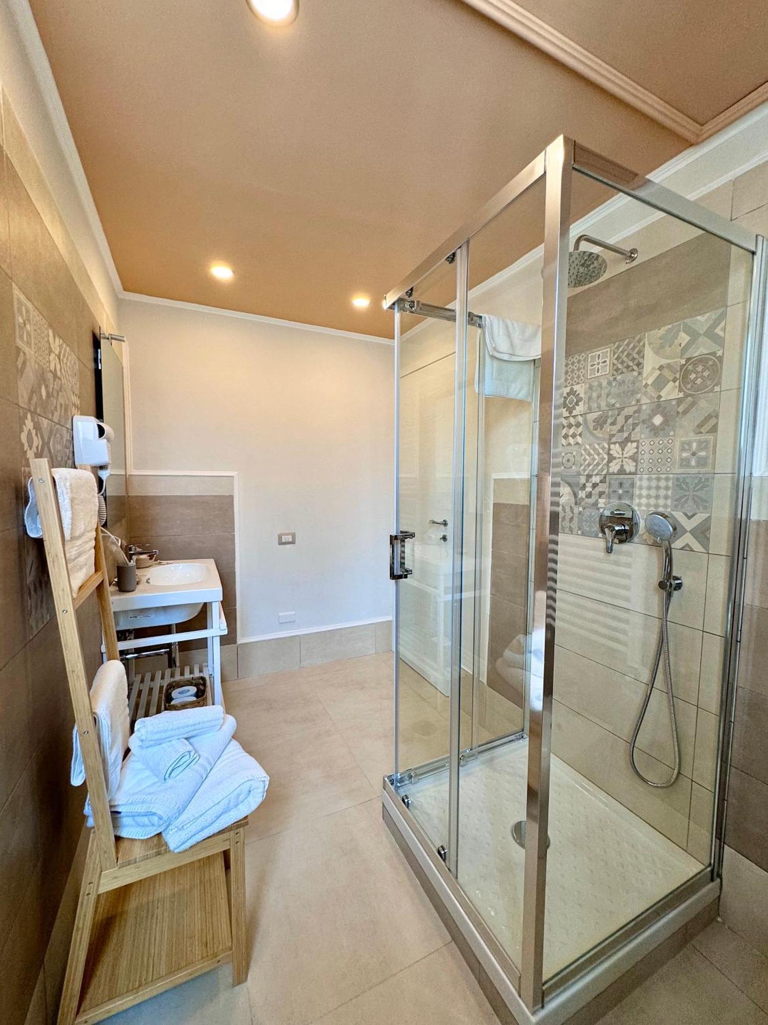 Home To Salerno B&B Bagian luar foto