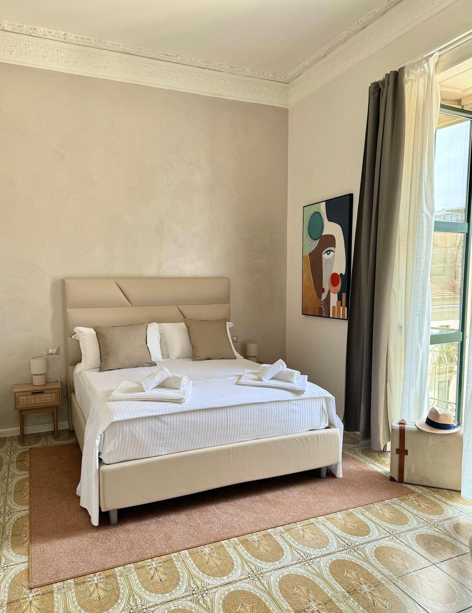 Home To Salerno B&B Bagian luar foto