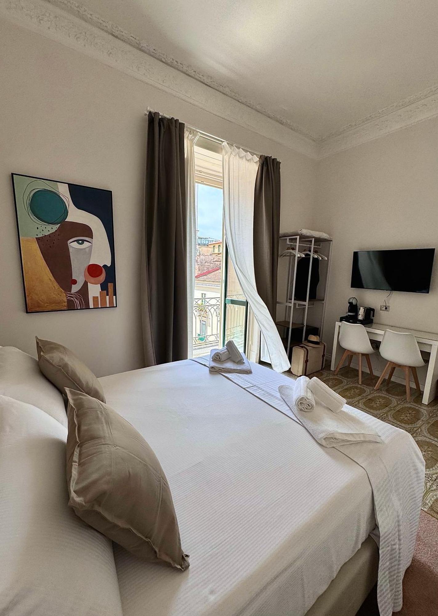 Home To Salerno B&B Bagian luar foto