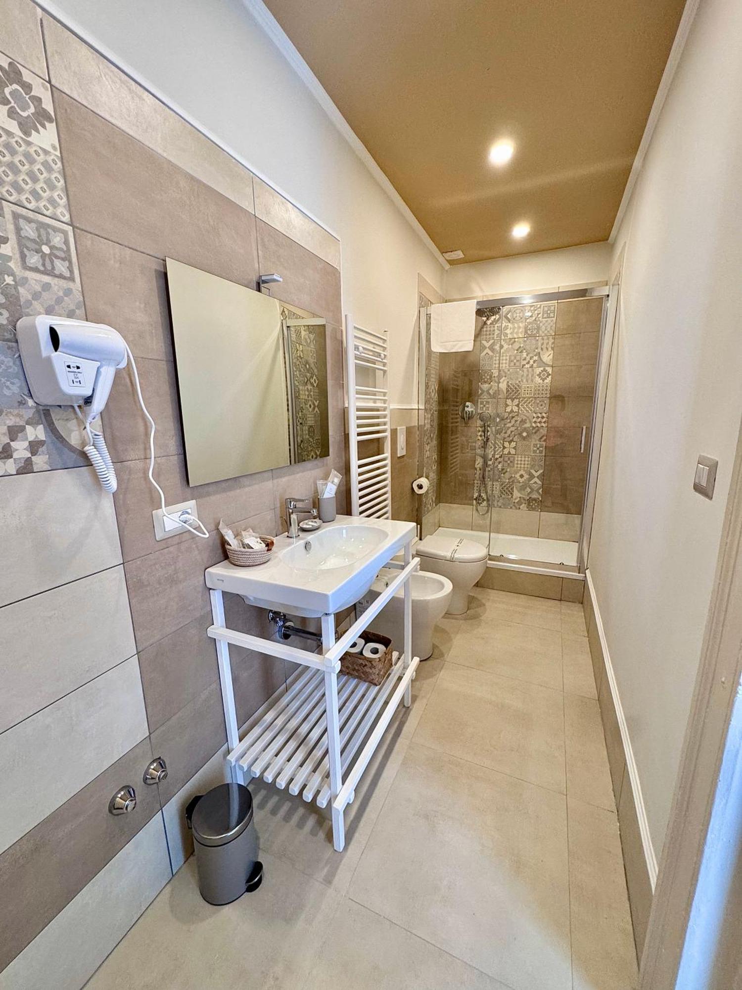 Home To Salerno B&B Bagian luar foto