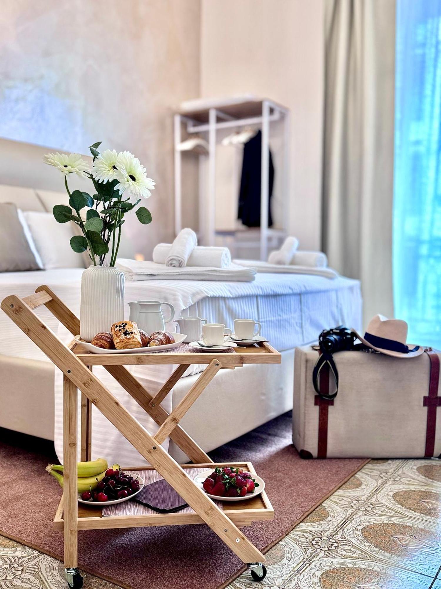 Home To Salerno B&B Bagian luar foto